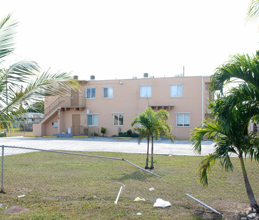 Foto del edificio - 848 SW 5th St