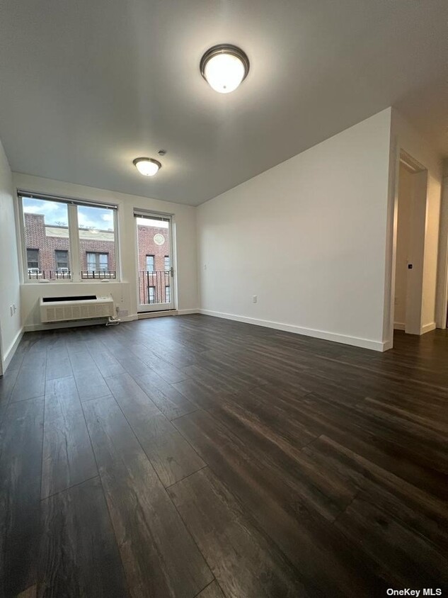 Primary Photo - 25-53-53 38th St