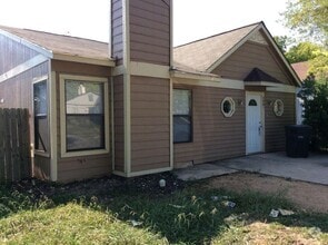 Building Photo - 4001 Colonial Sun Dr