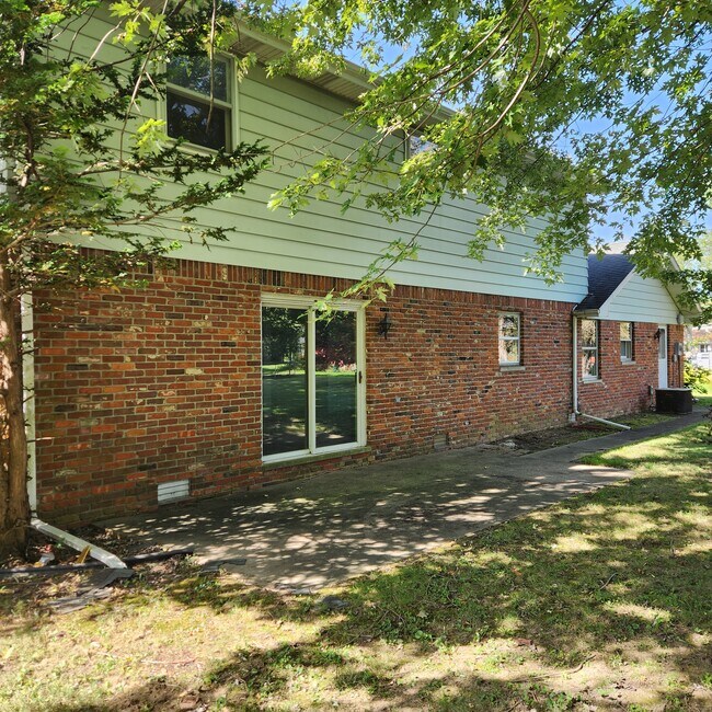 Foto del edificio - 2920 Rose Ln