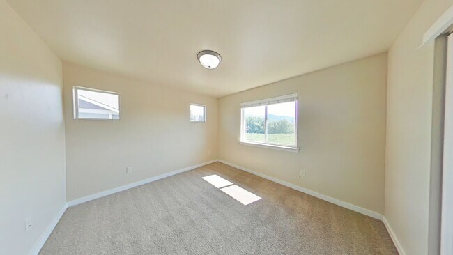 Foto del edificio - Top floor apartment! Beautiful 2 bedroom 2...