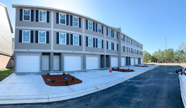 Photo - 716 Plum Ln Townhome