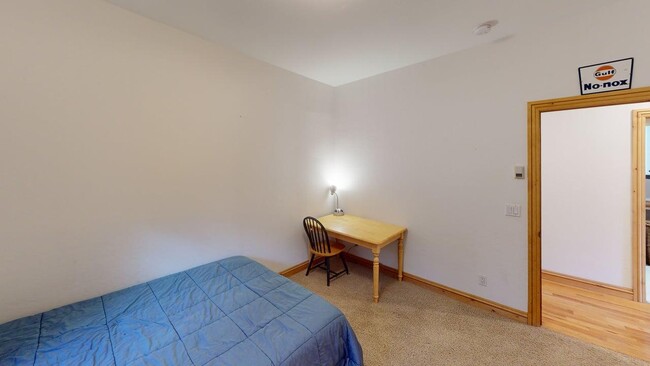 Building Photo - 310 Price Ln
