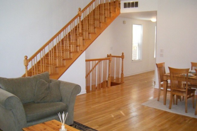 Living Area & Dining Area - 1426 N Greenview Ave