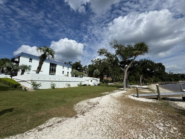 Foto del edificio - "Coastal Comfort Awaits: Spacious 2-Bed, 2...