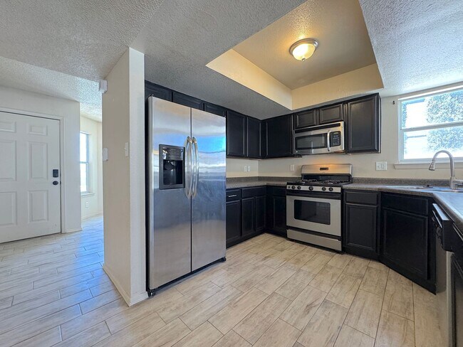Foto del edificio - East El Paso 4 bed 2.5 bath