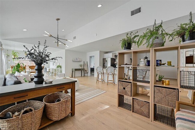 Building Photo - 1412 Valleyridge Dr