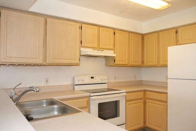 Foto del edificio - 2-bedroom, 2-bathroom Condo in gated commu...