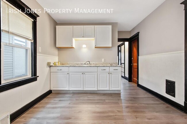 Foto del edificio - 128 Crowley Ave