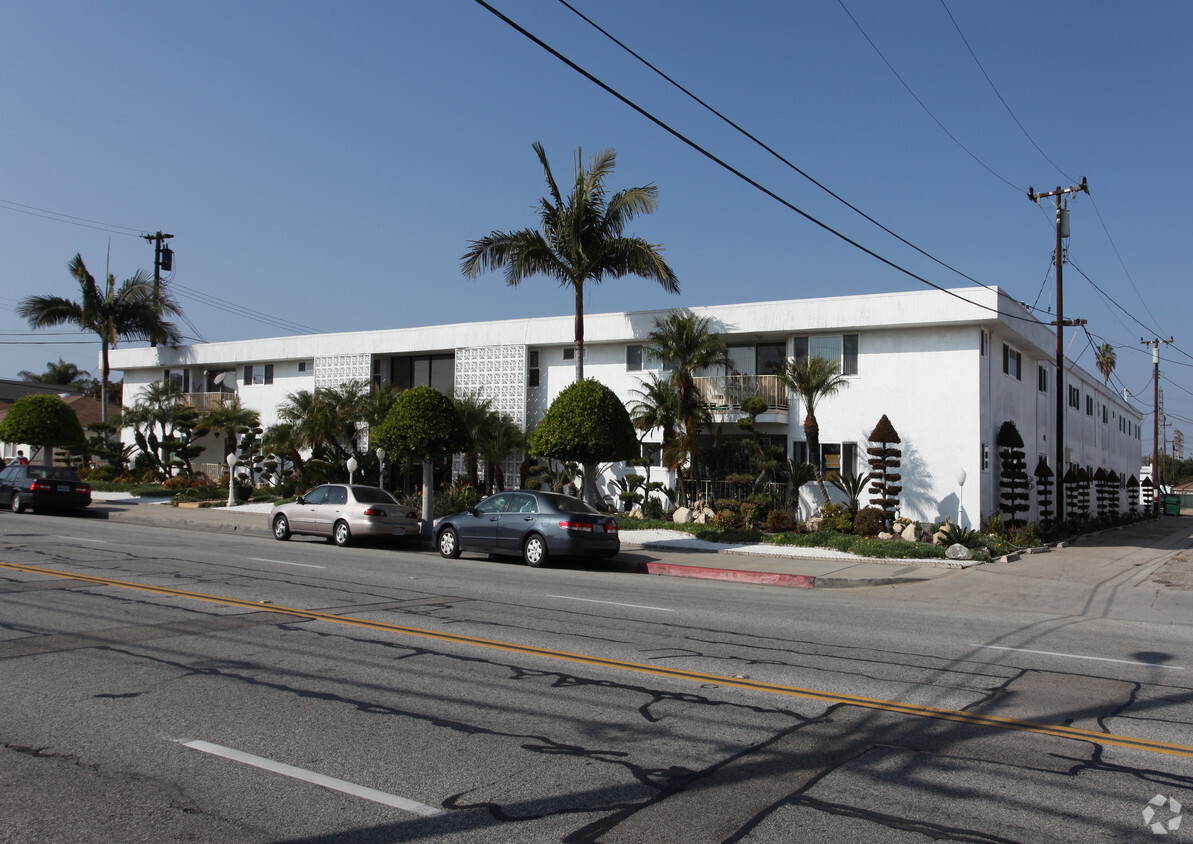 Building - El Nido Apartments