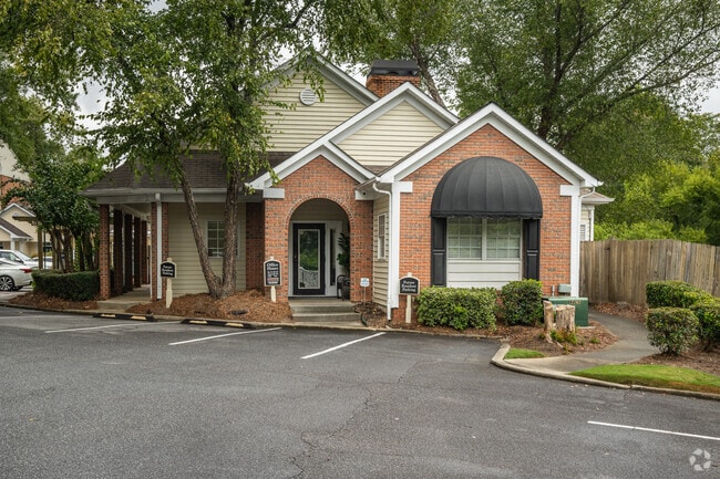 Building Photo - Lakeshore Crossing