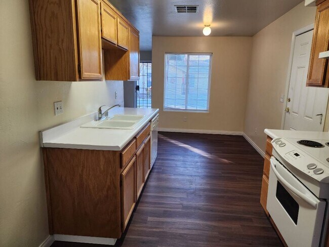 Foto del edificio - 722 Spring Meadow Ct