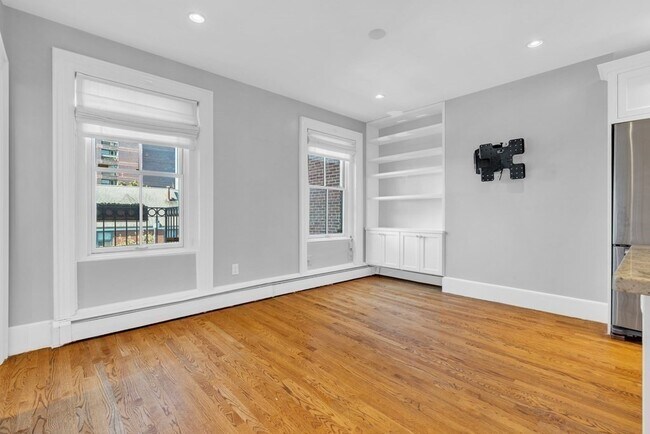 Building Photo - 24 Upton St