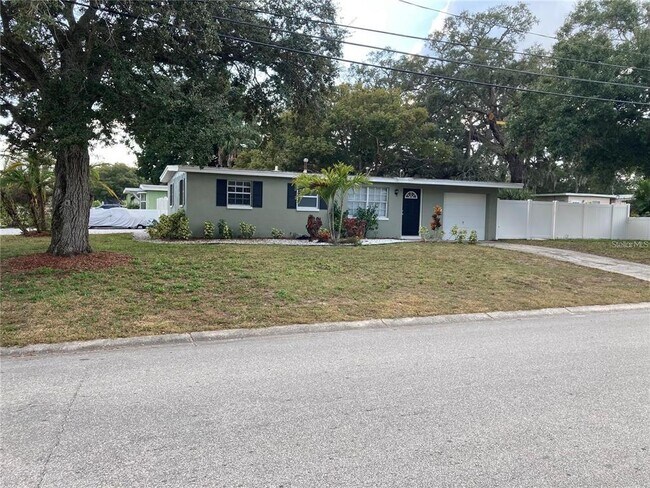 Building Photo - 920 7th St N