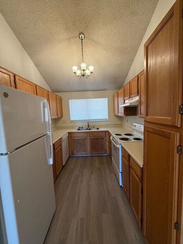 Foto principal - 2 Bedroom 1 Bath with Loft Available NOW!!...