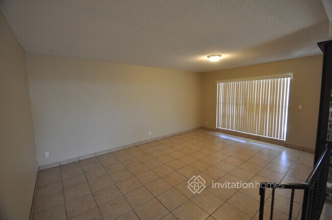Building Photo - 2401 W Shaw Butte Dr