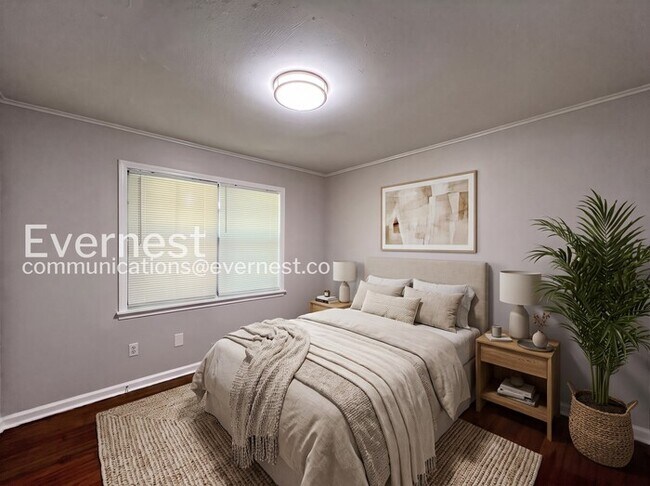 Building Photo - 3 Bed/1.5 Bath Home with Fenced Yard / Available Now!