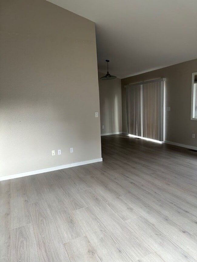 Building Photo - Must See- 3 BD | 2 BA Duplex!