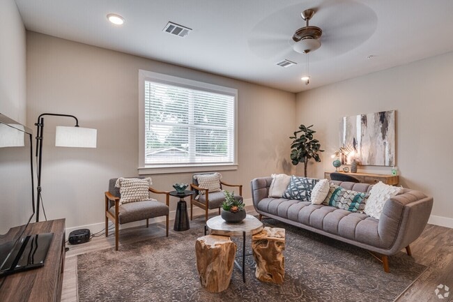 Building Photo - High-End Living, Perfectly Executed!
