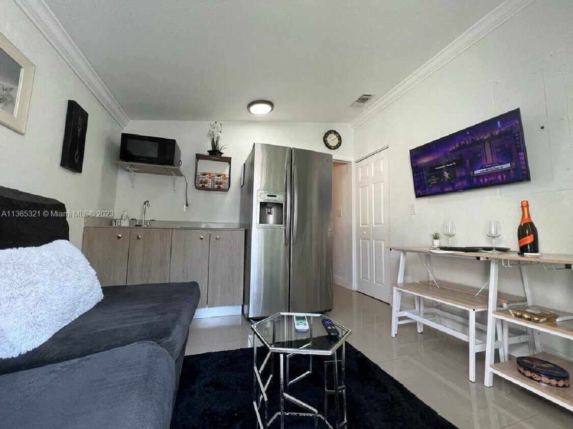 1230 NE 158th St Unit C, North Miami Beach, FL 33162 Room for Rent in