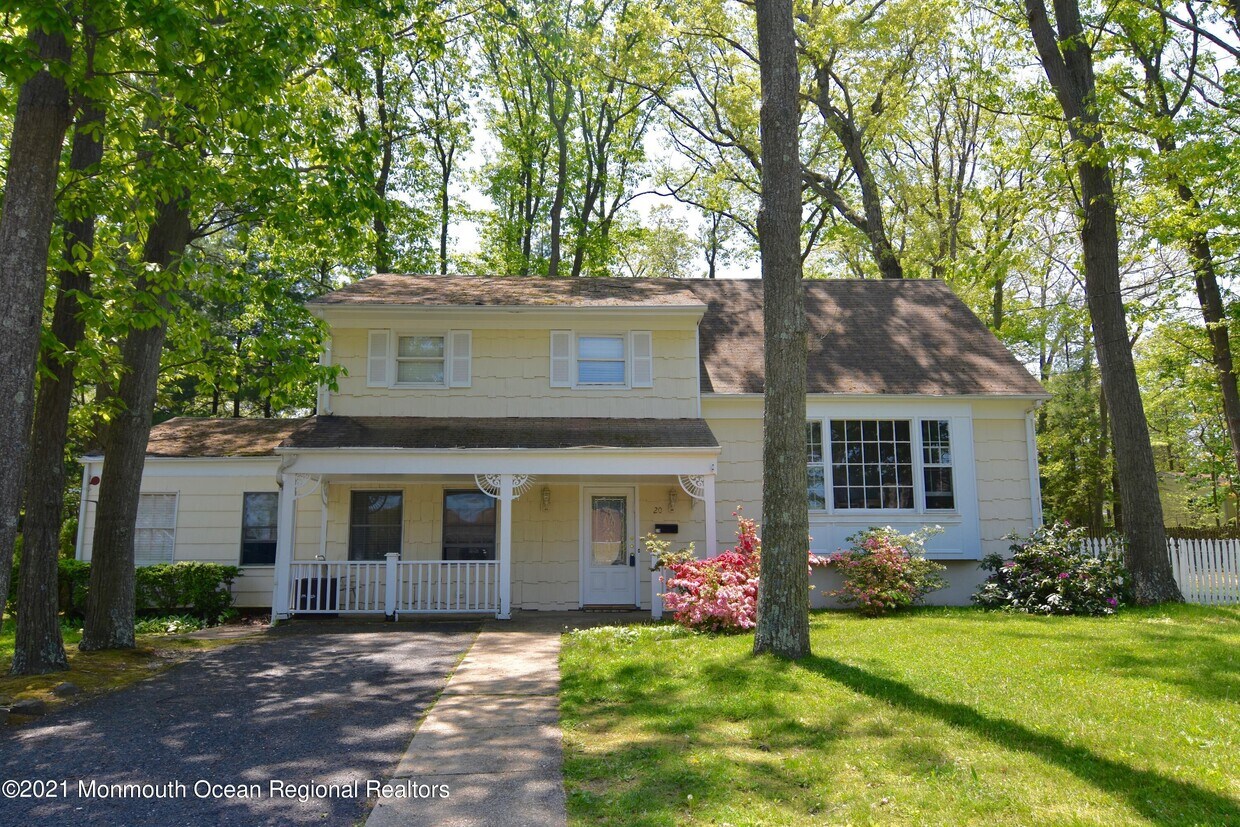 20 Roslyn Dr, Oakhurst, NJ 07755 House Rental in Oakhurst, NJ