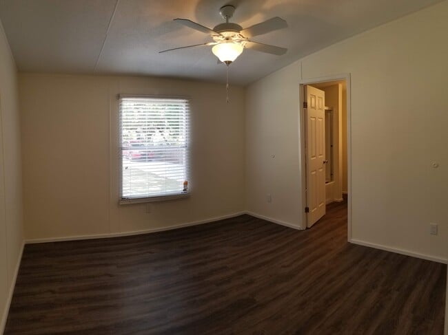 Building Photo - 135 Jo-Katherine Ln