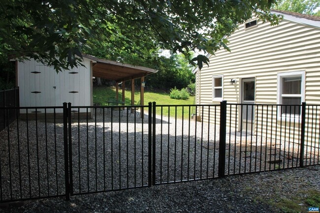 Building Photo - 114 Proffit Ln