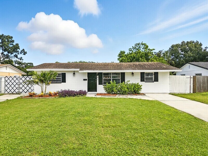 Foto principal - 641 72nd Ave N