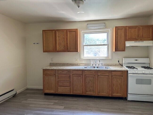 Building Photo - 501 Reels Ln