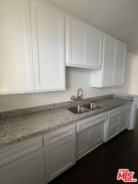 Building Photo - 1015 N Edinburgh Ave