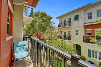 Building Photo - 617 SW 2nd Dr