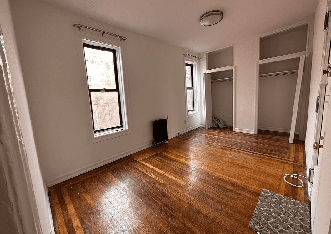 Primary Photo - 35 E 17th St