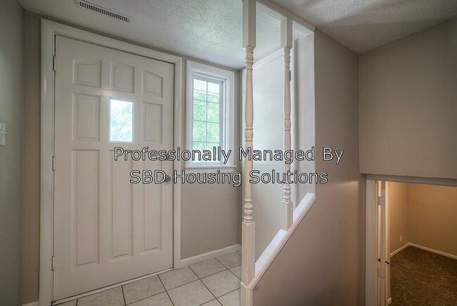 Building Photo - 9402 Fairwood Dr
