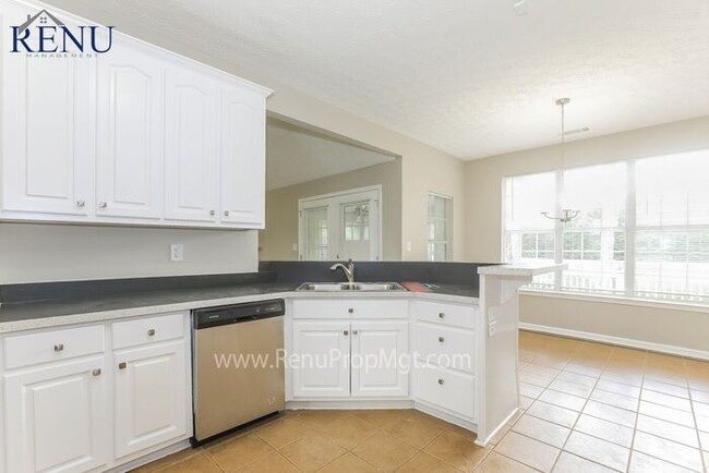 Building Photo - Available Now! 4 beds & 2 baths!