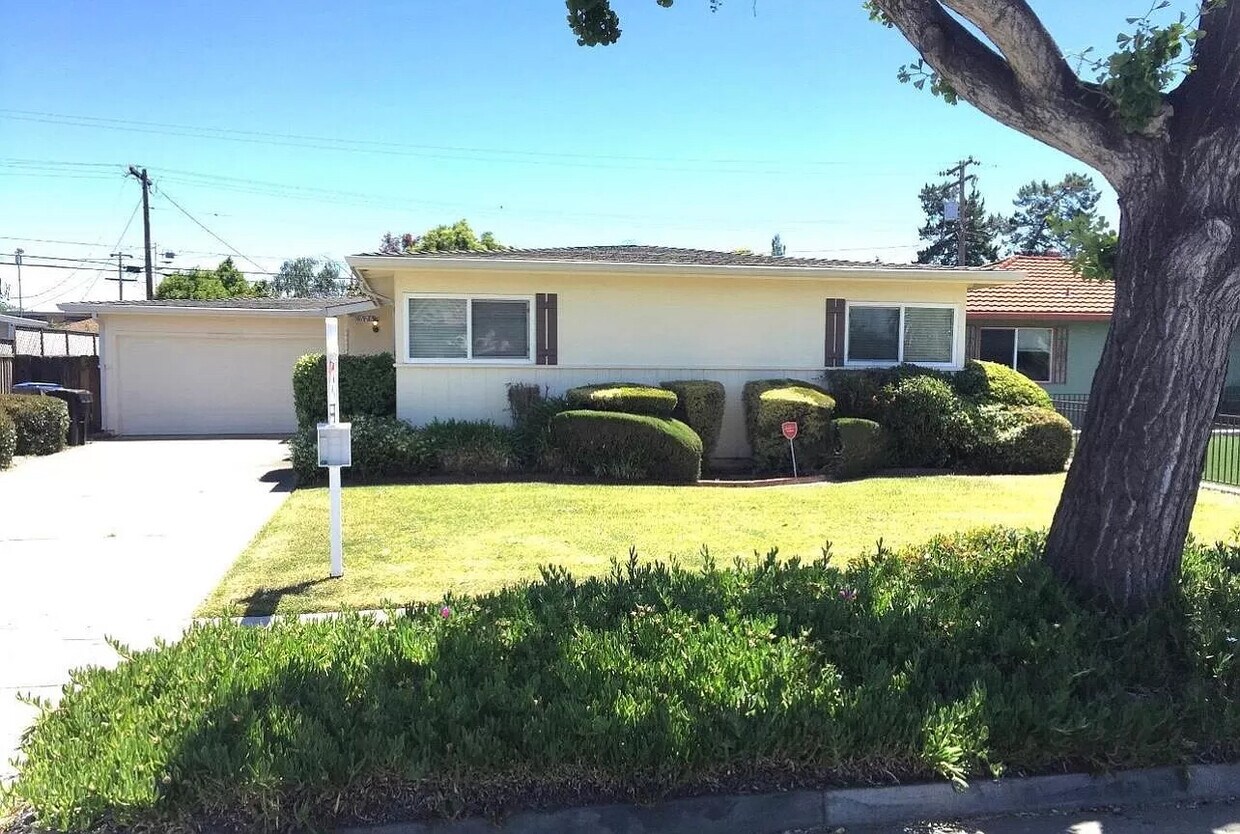Primary Photo - 626 Crestview Dr
