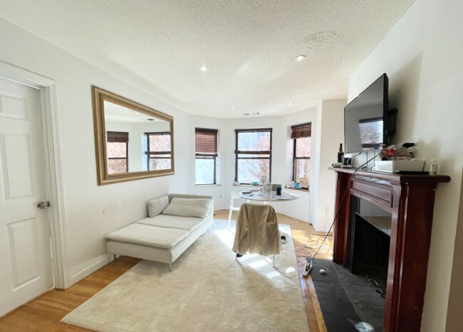Building Photo - 73 Gainsborough St