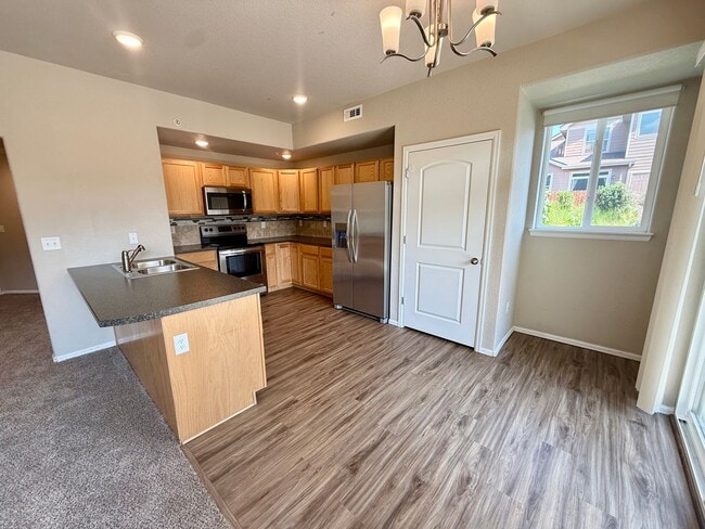 Building Photo - ***2 WEEKS FREE***West Greeley Spacious Townhome With New Carpet!
