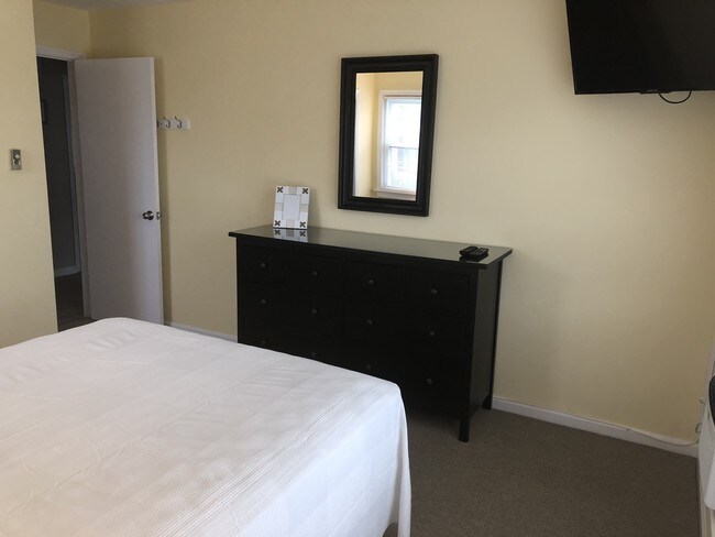 bedroom - 1600 Asbury Ave