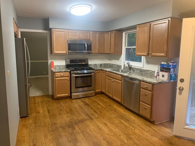 Building Photo - 2105 Countryside Cir