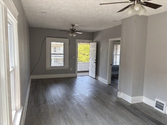 Foto del edificio - 2833 E 100th St