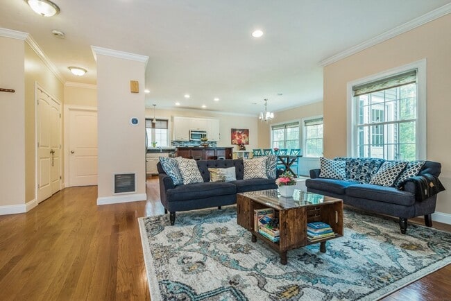 Building Photo - 4 Cyrus Way