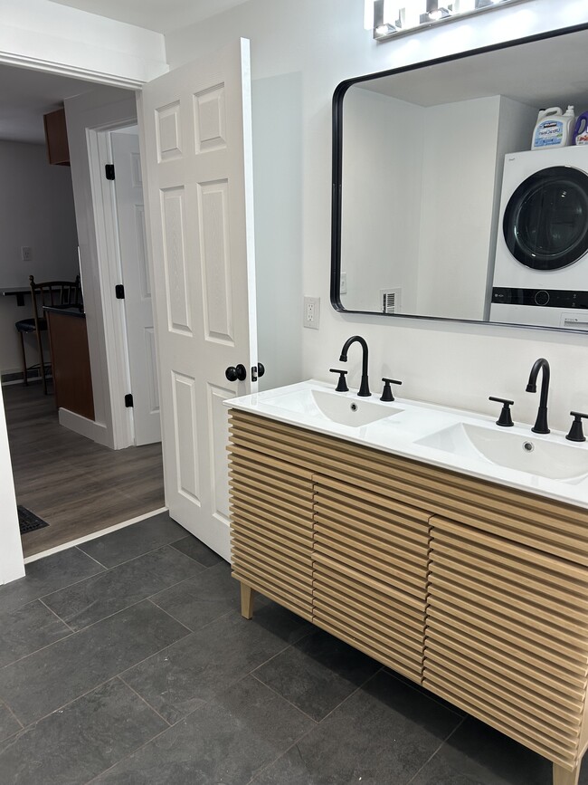 Building Photo - 68 Murray St