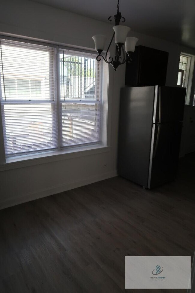 Foto del edificio - 5039 N Springfield Ave