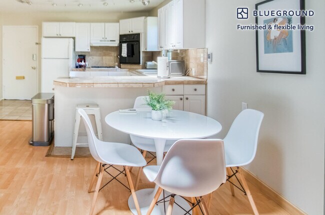 Foto del edificio - 596 Channing Ave