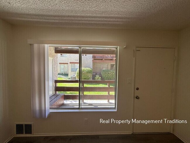 Foto del edificio - 3 + 2 Condo West Lancaster