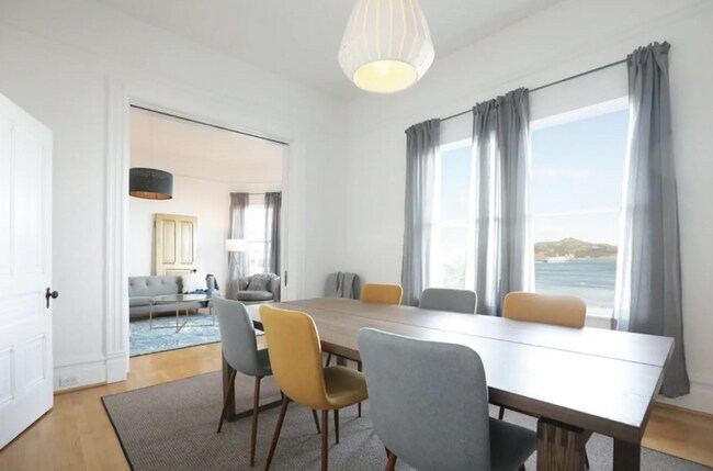 Foto del edificio - BACK ON THE MARKET! Rare historic waterfront home in Sausalito w/bay views, water access, office/...