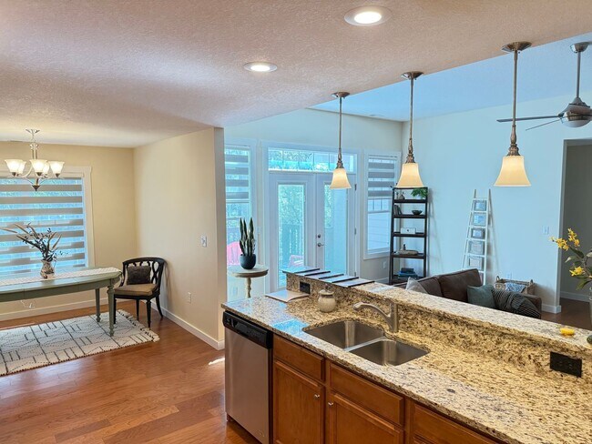 Foto del edificio - Immaculate Arden Three Bedroom Ranch With Two Car Garage