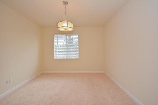Building Photo - 21074 Bella Vista Cir