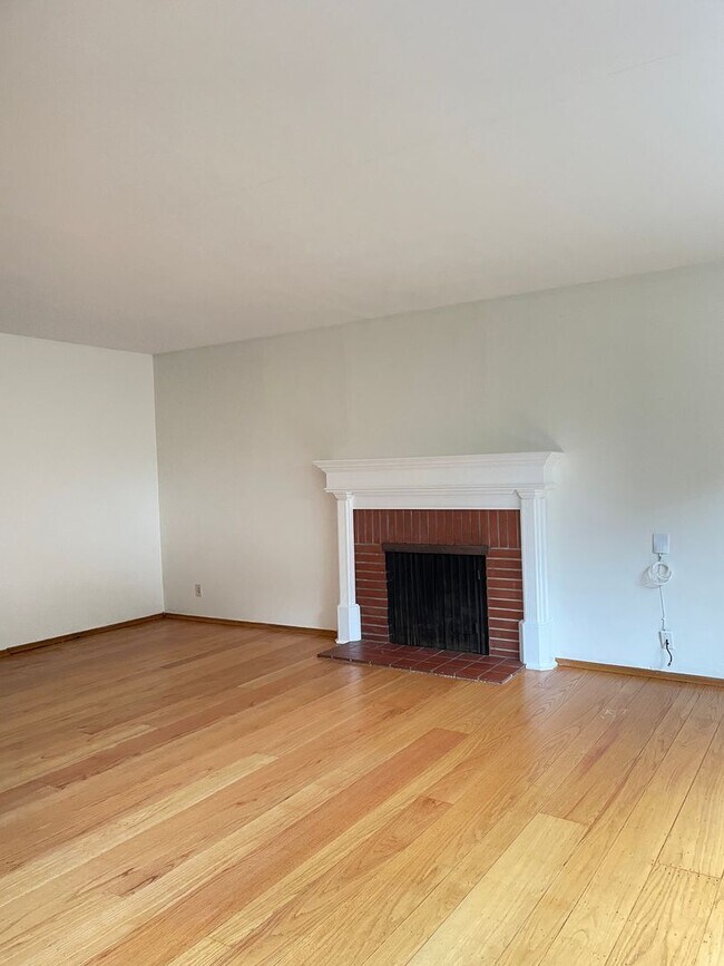 Foto del edificio - COMING SOON NOW NICE HOUSE IN GLENVIEW DIS...