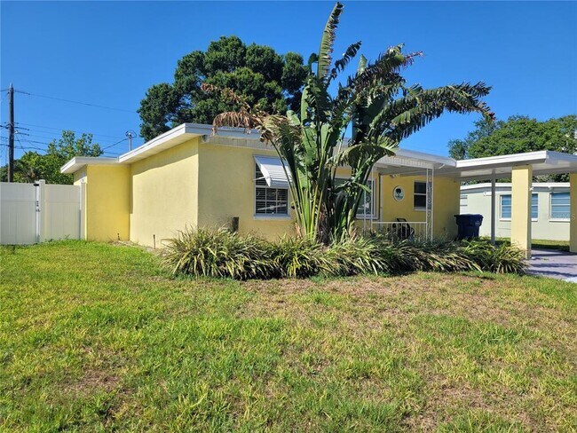 Foto del edificio - 10385 111th Pl N